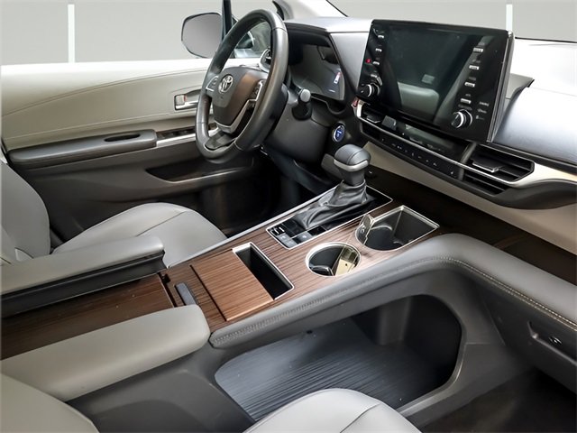 Certified 2024 Toyota Sienna XLE image 26