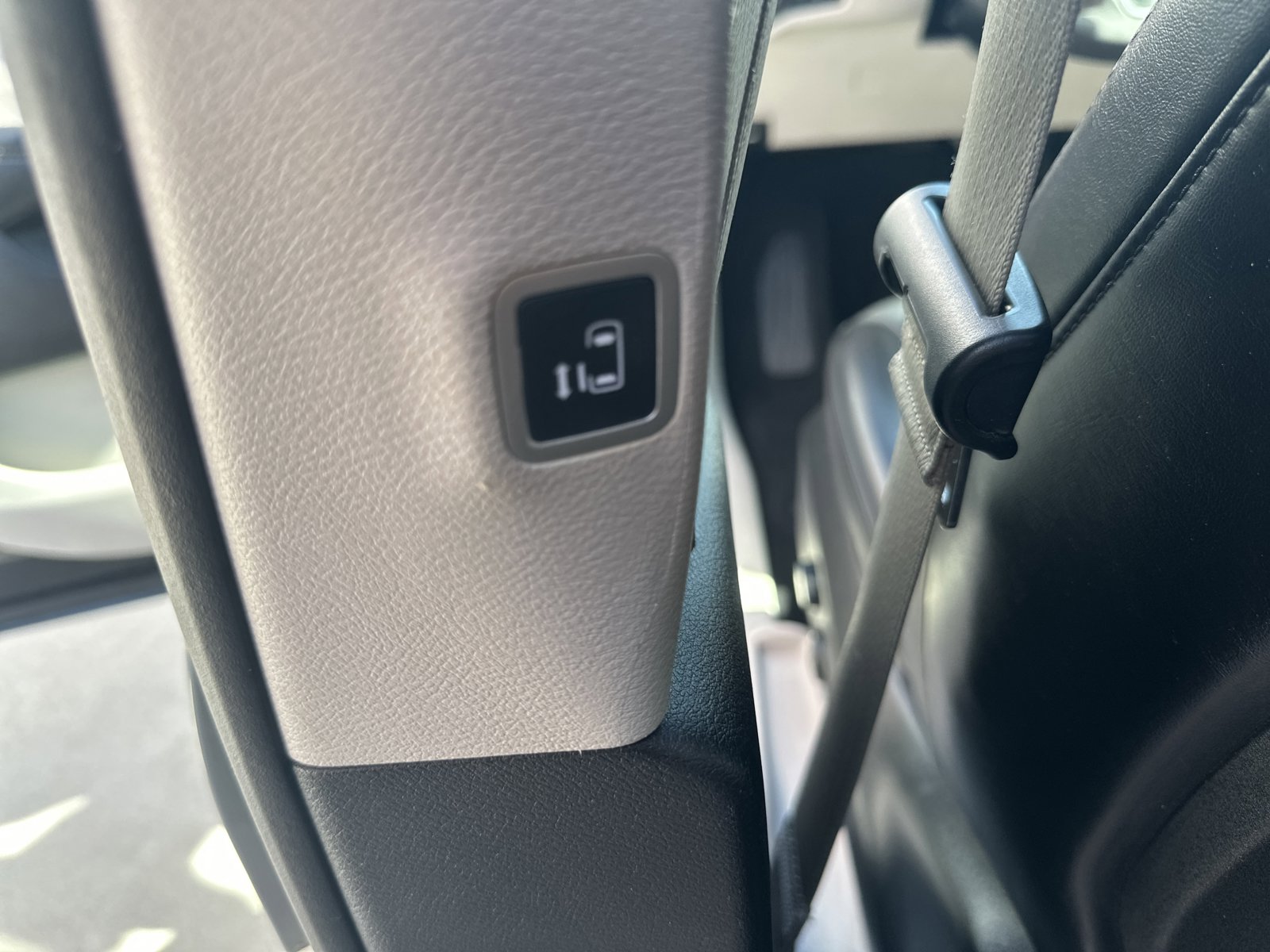Used 2023 Chrysler Pacifica Touring-L FWD image 27
