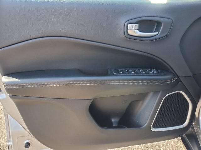 Used 2017 Jeep Compass Latitude w/ Popular Equipment Group AWD/4WD image 10