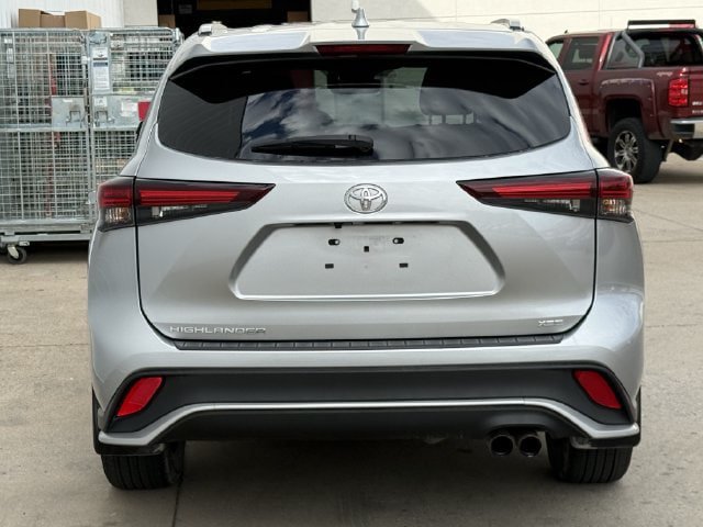 Used 2024 Toyota Highlander XSE FWD image 5