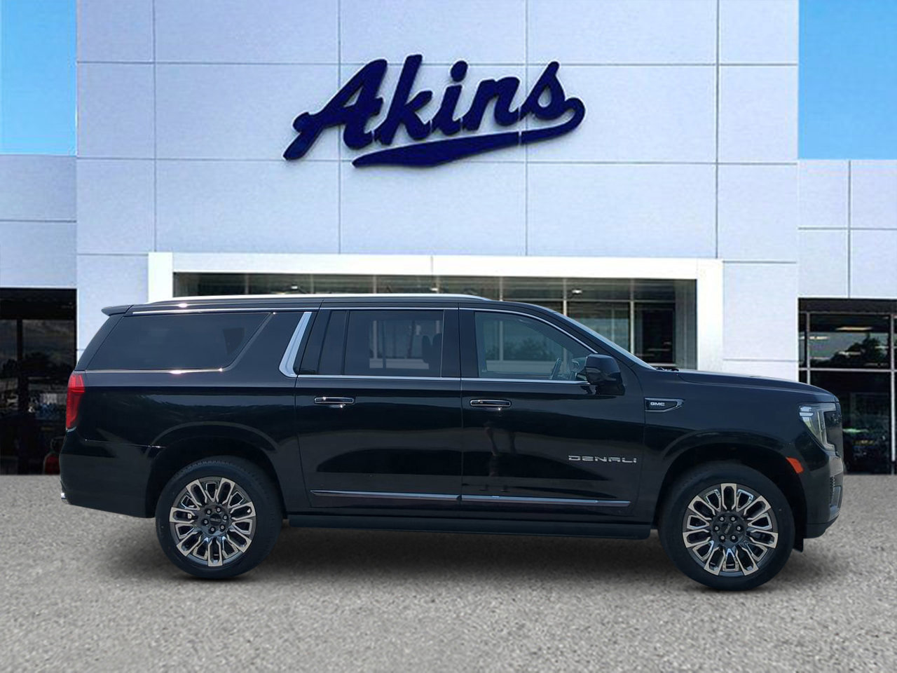 Used 2023 GMC Yukon XL Denali Ultimate image 1
