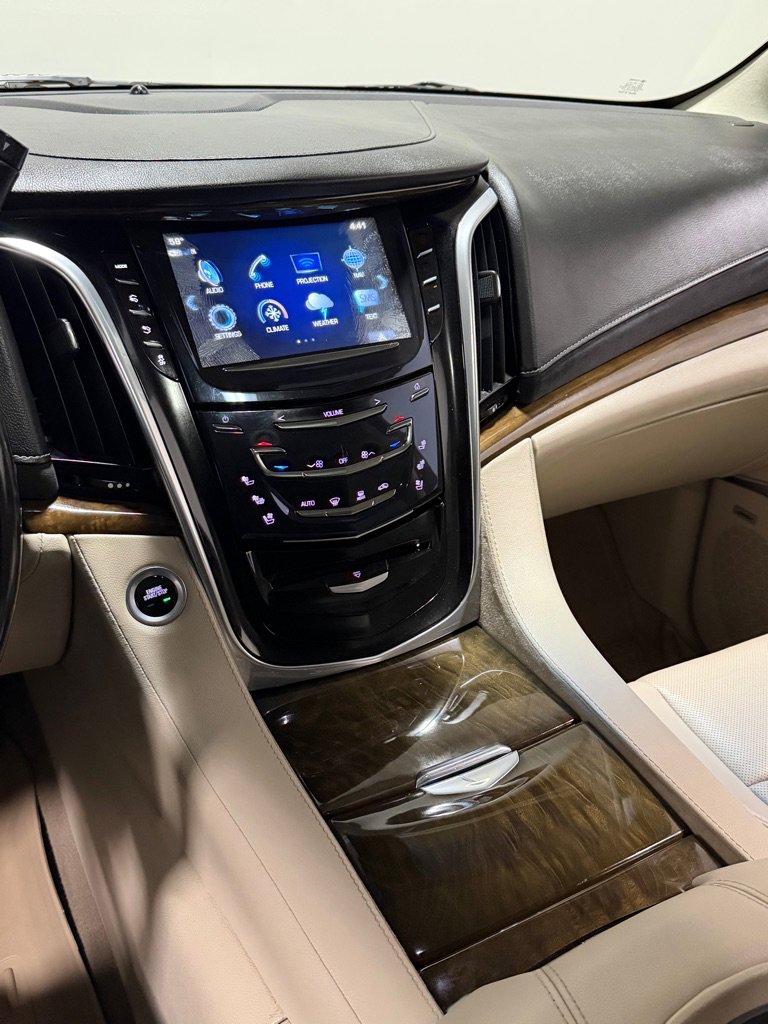 Used 2019 Cadillac Escalade ESV Luxury image 14