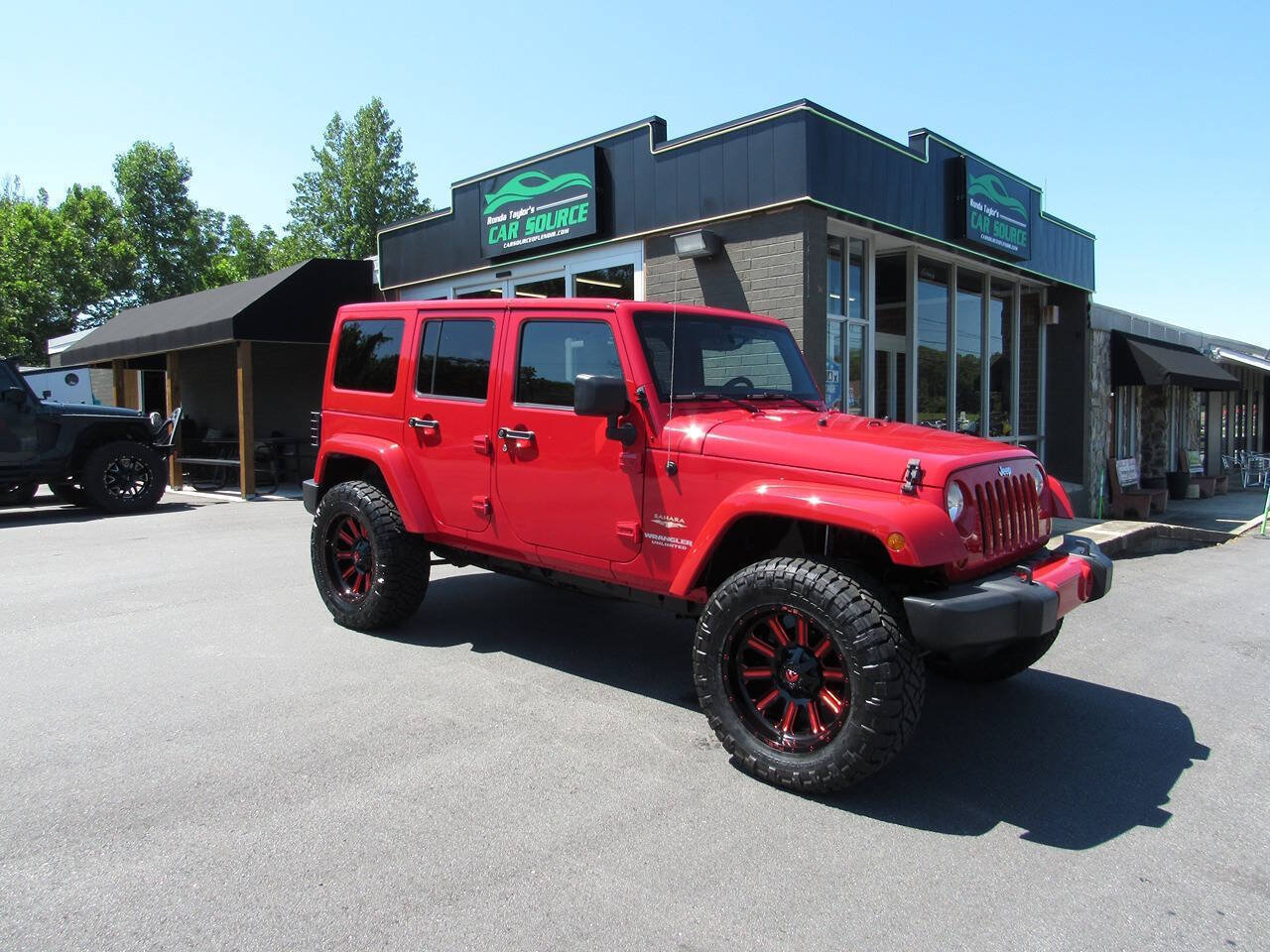 Used 2012 Jeep Wrangler Unlimited Sahara w/ Connectivity Group AWD/4WD image 2