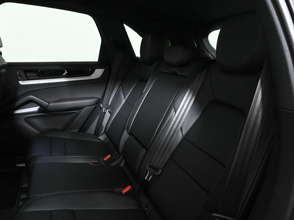 Used 2026 Porsche Cayenne AWD/4WD image 35