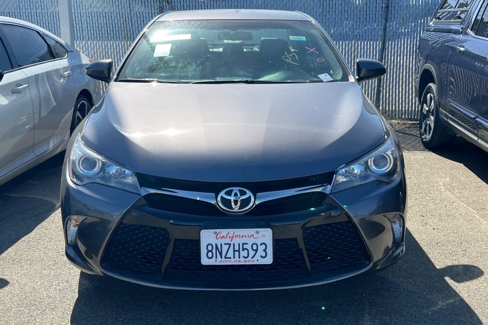 Used 2017 Toyota Camry SE video 2