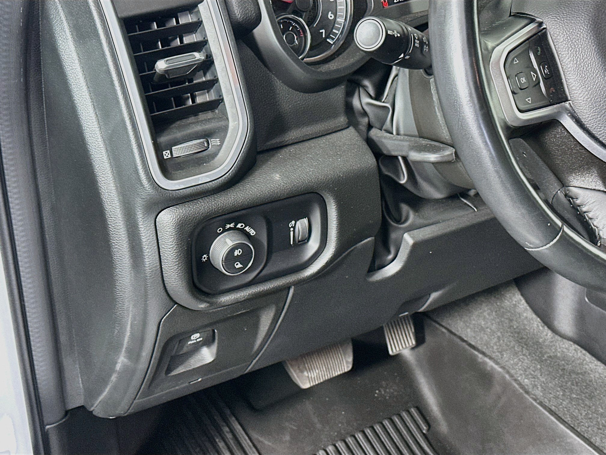 Used 2023 RAM 1500 Big Horn AWD/4WD image 16