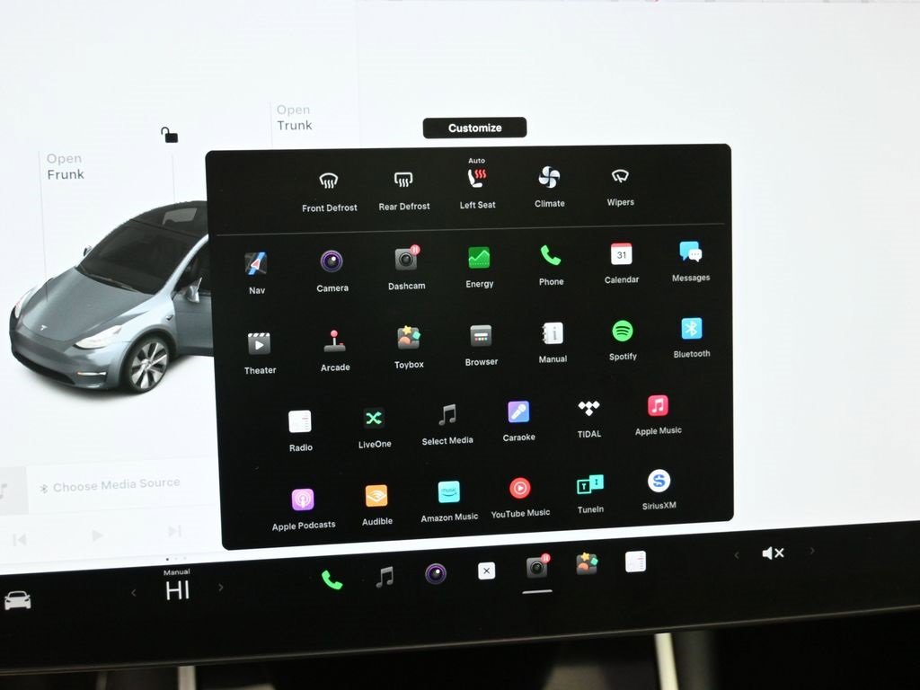 Used 2021 Tesla Model Y Long Range image 32