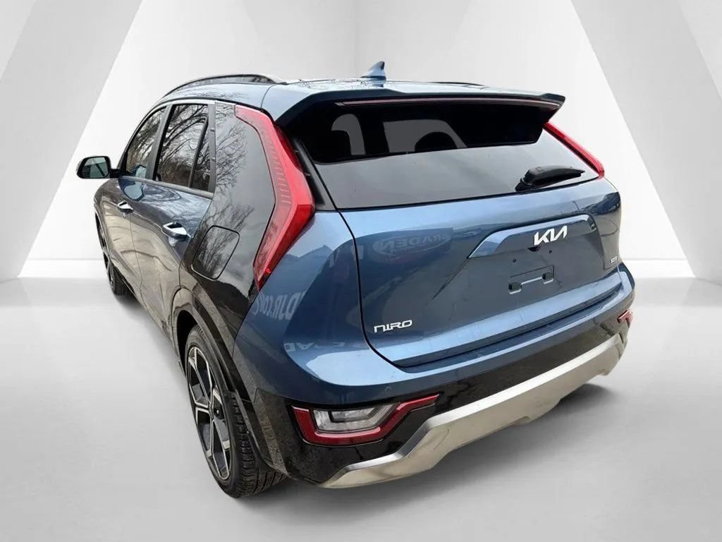 Used 2023 Kia Niro SX Touring FWD image 5