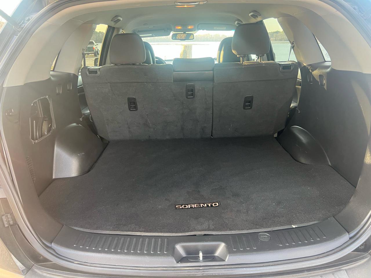 Used 2013 Kia Sorento LX w/ Convenience Pkg image 11