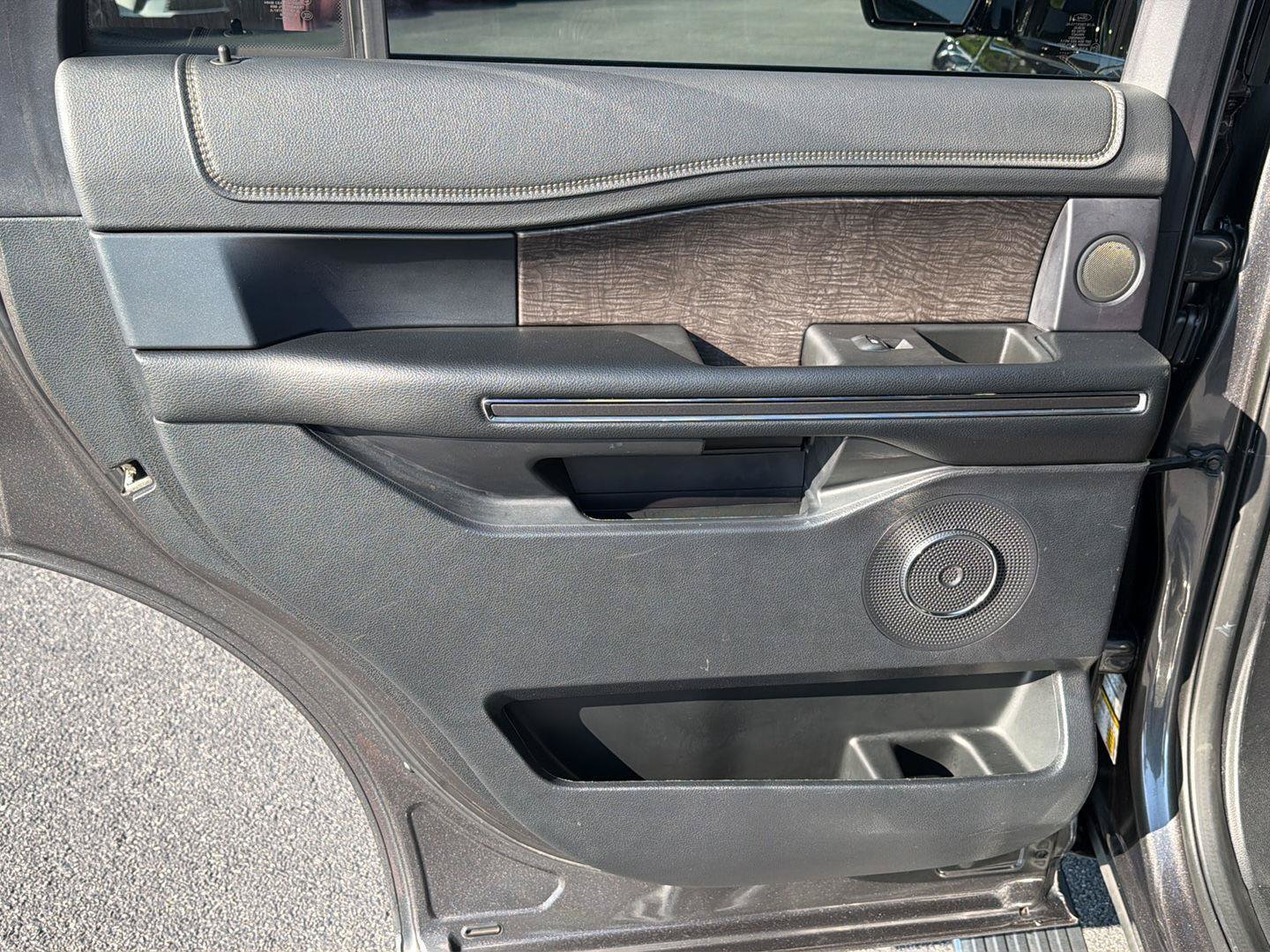 Used 2021 Ford Expedition Limited RWD image 19