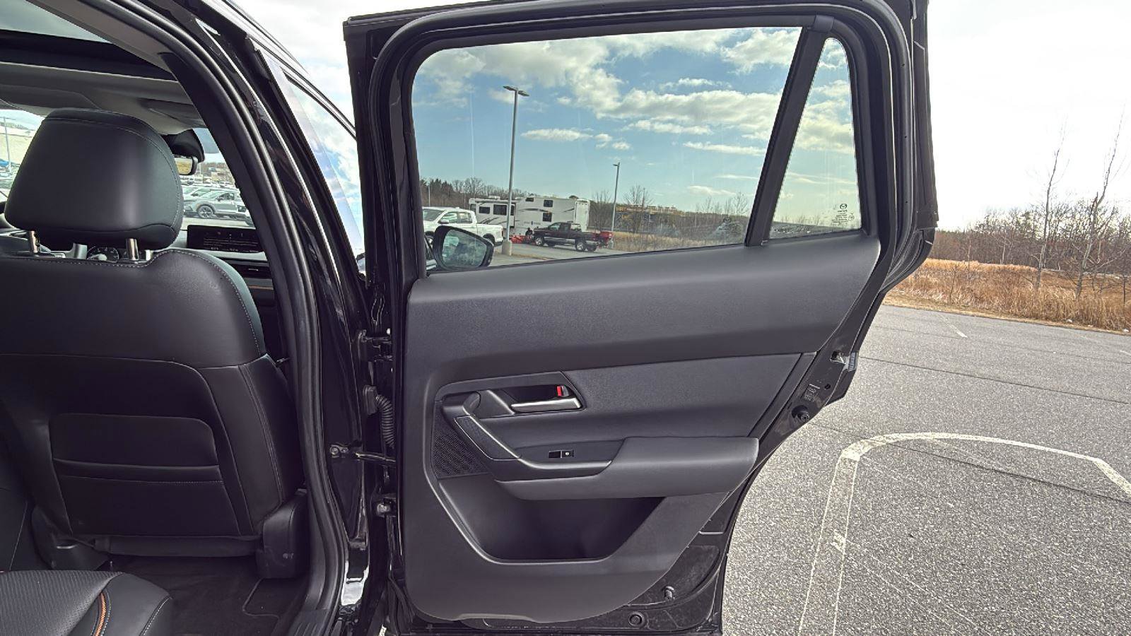 Certified 2025 MAZDA CX-50 AWD 2.5 Hybrid w/ Premium Pkg image 18