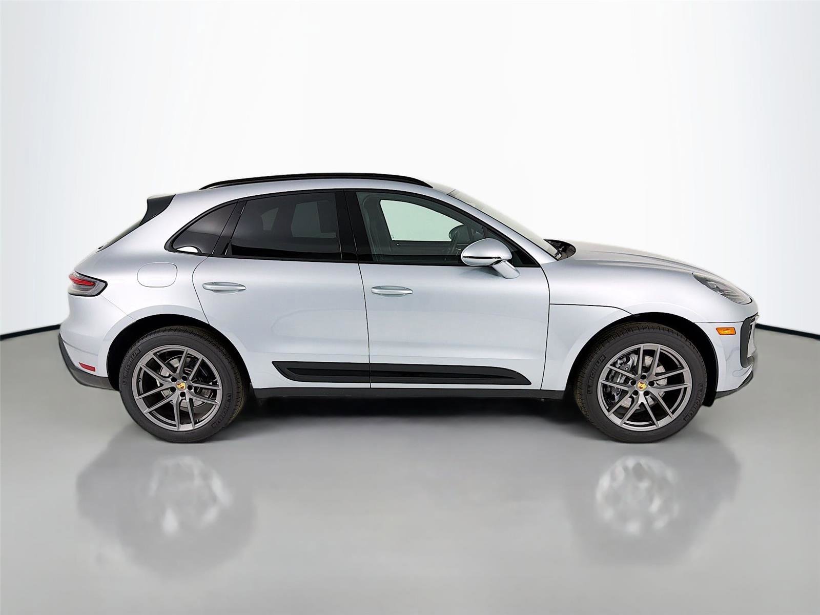 Certified 2025 Porsche Macan image 29