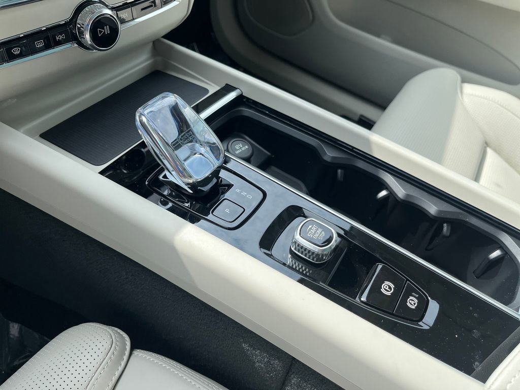 New 2026 Volvo XC60 B5 Ultra w/ Protection Package Premier image 29