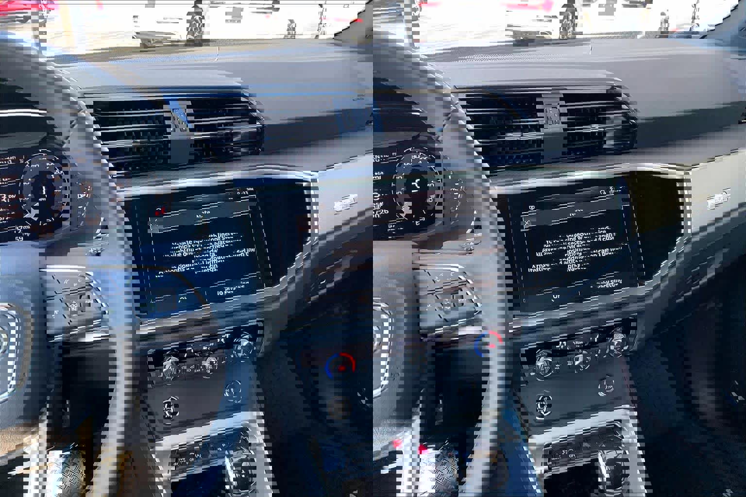 Certified 2025 Audi Q3 2.0T Premium w/ Convenience Package image 8