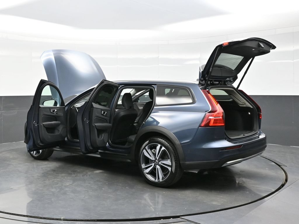 Used 2026 Volvo V60 B5 Cross Country Plus AWD/4WD image 48