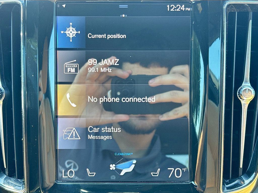 Used 2018 Volvo XC60 T6 Momentum w/ Vision Package AWD/4WD image 16