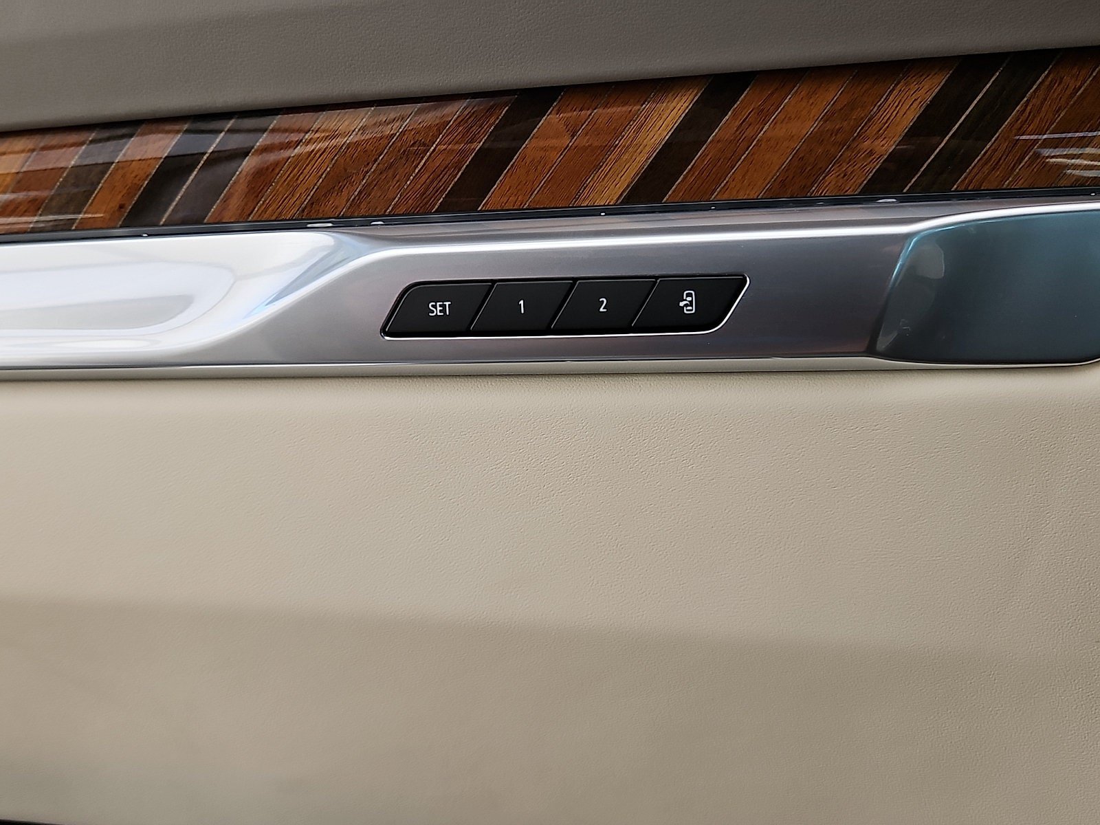 Certified 2025 Cadillac Escalade ESV Sport Platinum AWD/4WD image 21