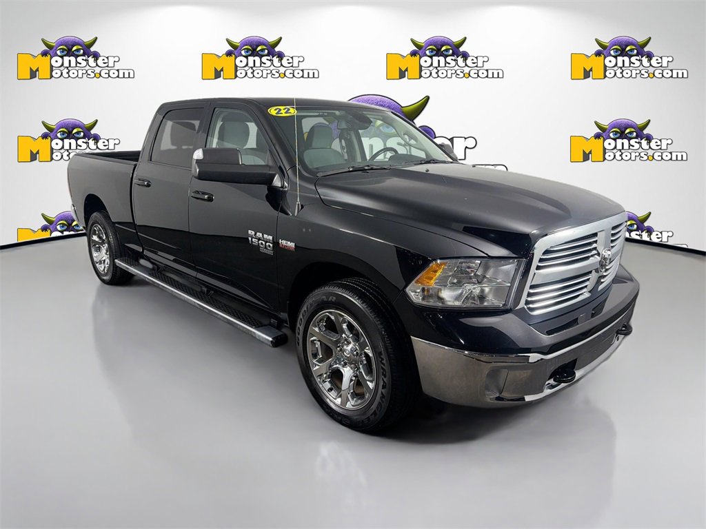 Used 2022 RAM 1500 Classic SLT w/ SLT Plus D￩cor Group image 3