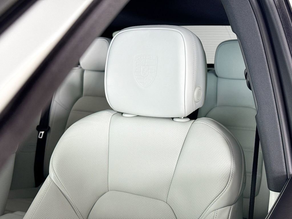 Certified 2025 Porsche Macan S AWD/4WD image 27