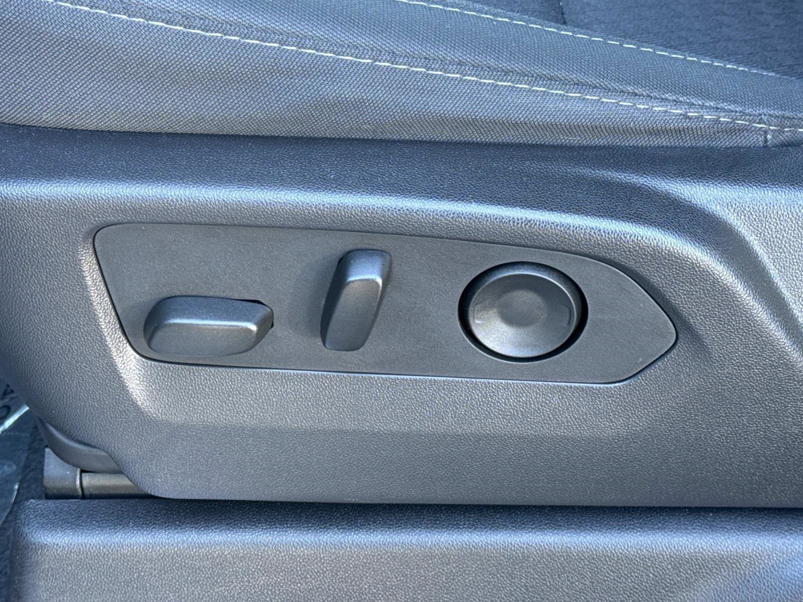 Used 2023 Chevrolet Silverado 1500 LT image 14