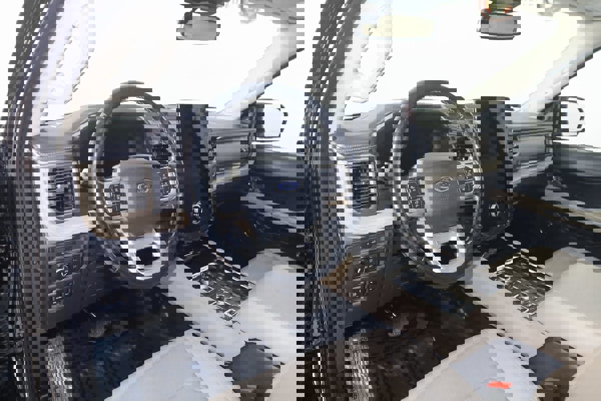 Used 2022 Ford Expedition Limited image 27