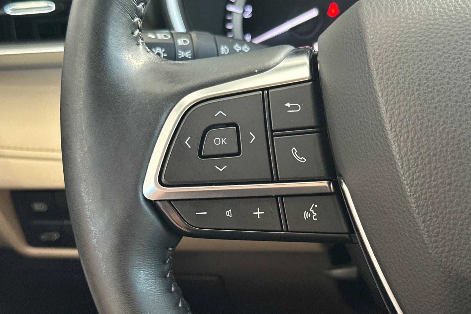 Used 2021 Toyota Highlander XLE FWD image 29