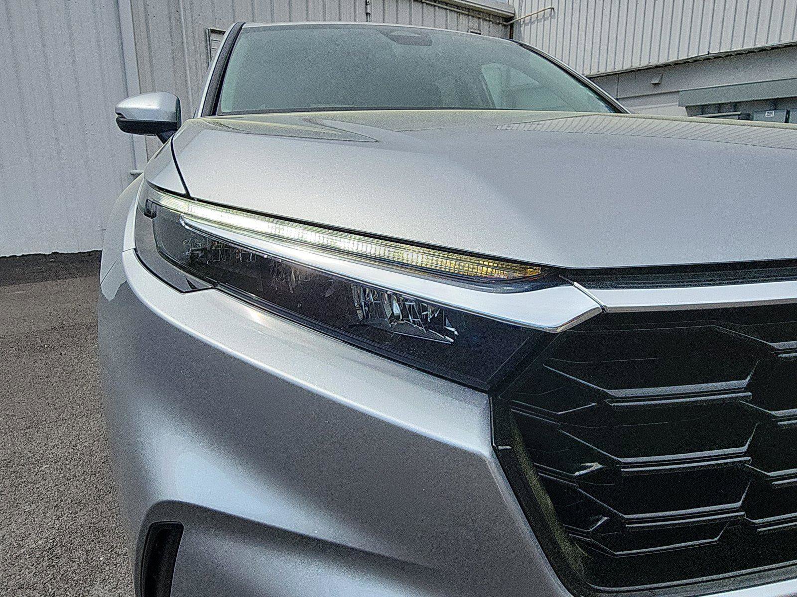 Used 2025 Honda CR-V EX image 12