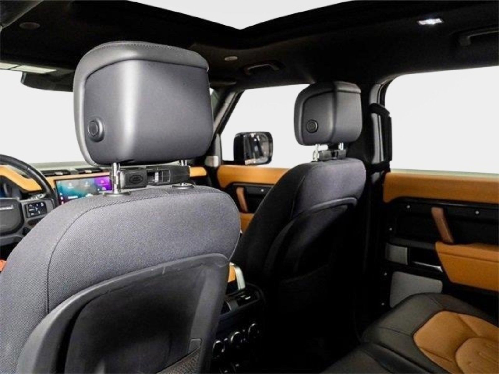 Used 2023 Land Rover Defender 130 X image 32