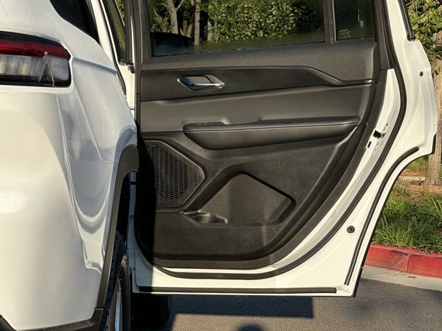 New 2025 Jeep Grand Cherokee L Laredo image 16