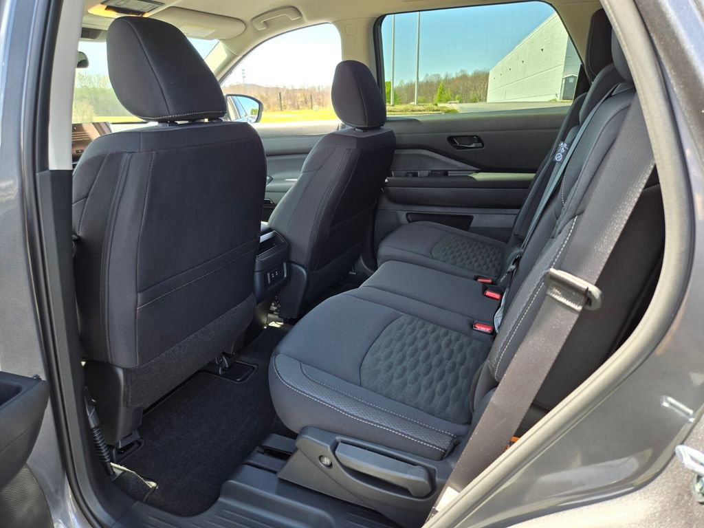 New 2026 Nissan Pathfinder SV image 5