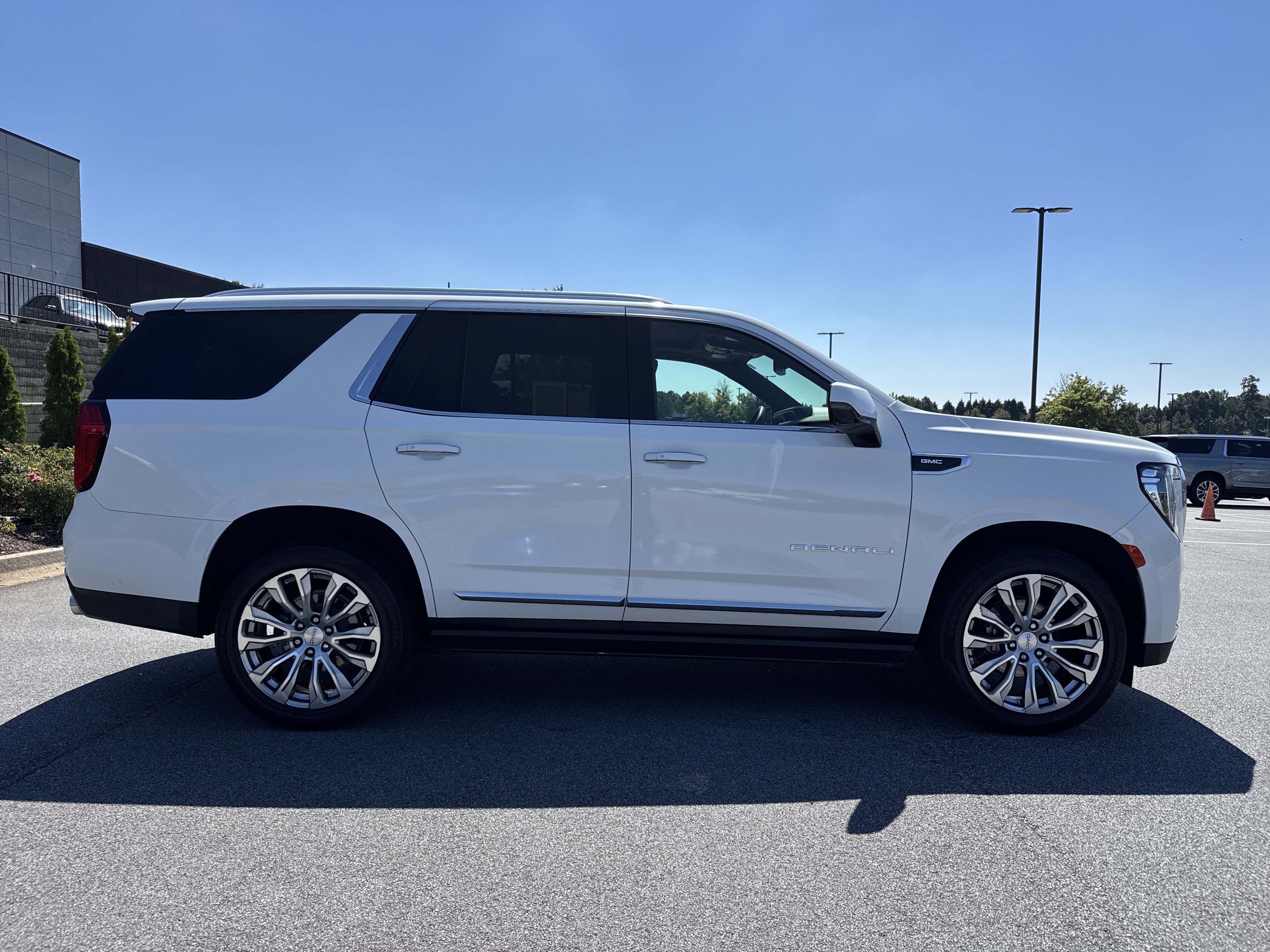 Used 2023 GMC Yukon Denali AWD/4WD image 11