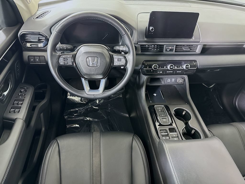 Used 2023 Honda Pilot Touring image 3