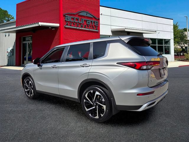 Used 2023 Mitsubishi Outlander SE FWD image 3