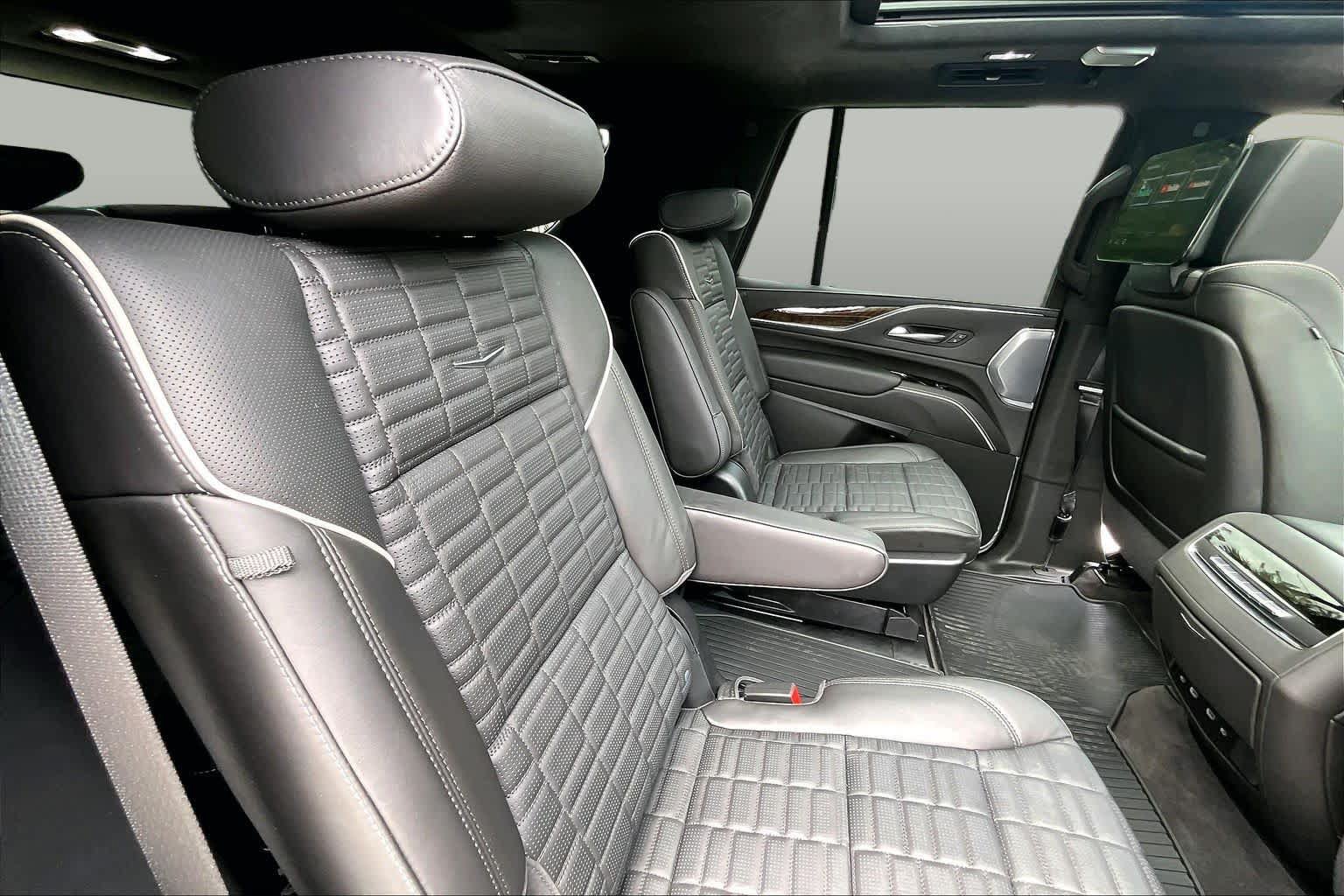 Used 2024 Cadillac Escalade Sport Platinum w/ Heavy-Duty Trailer Package AWD/4WD image 20