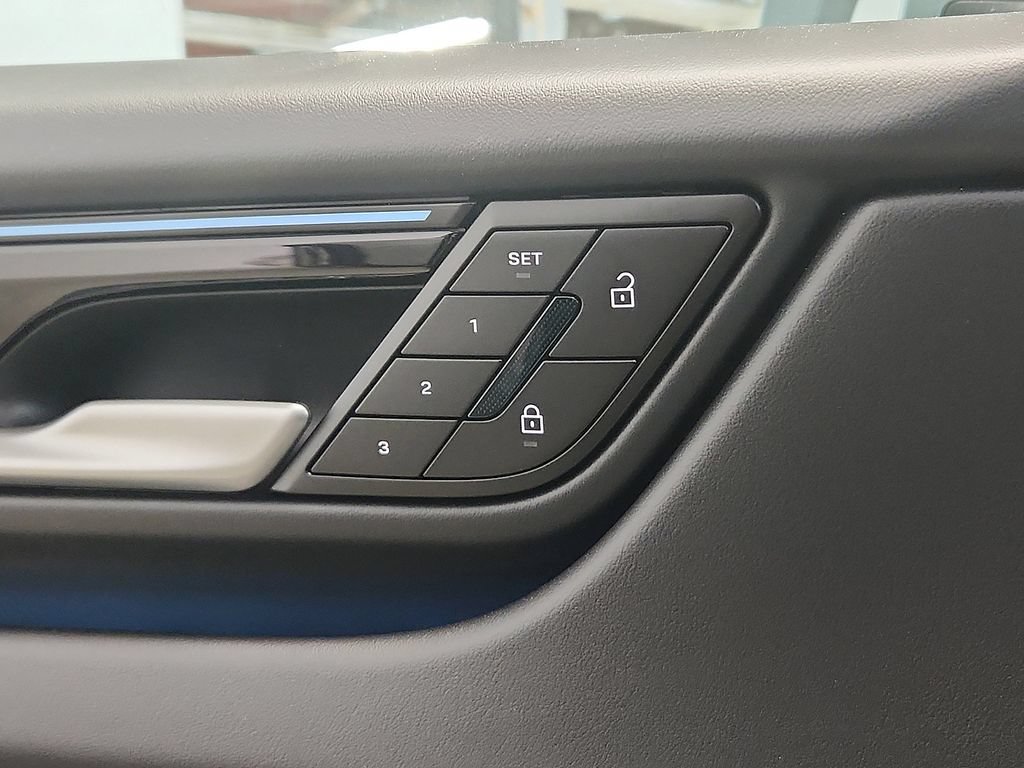 New 2026 Porsche Macan 4 Electric AWD/4WD image 21