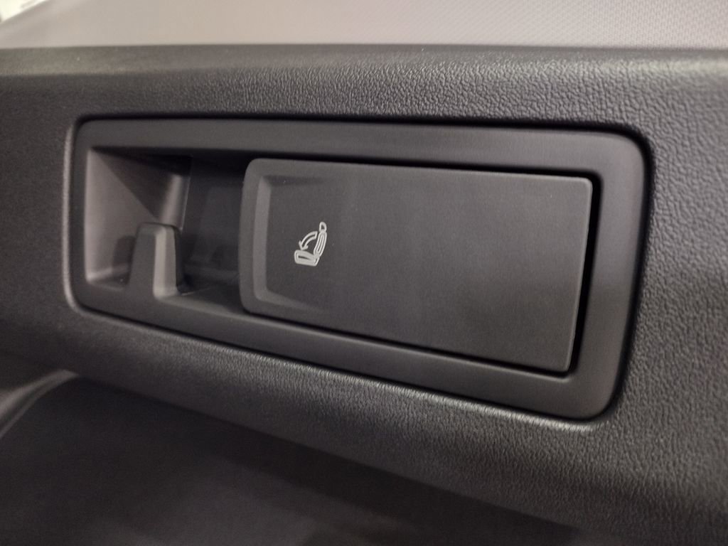 New 2026 Volkswagen Tiguan SE image 17