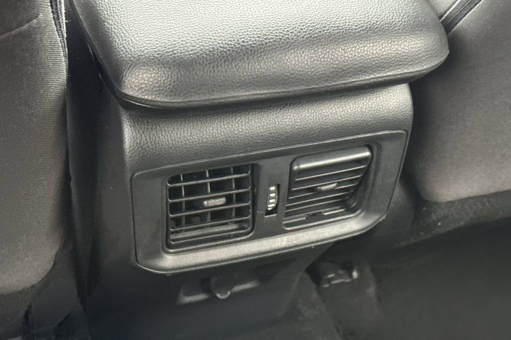 Used 2022 Toyota RAV4 LE image 14