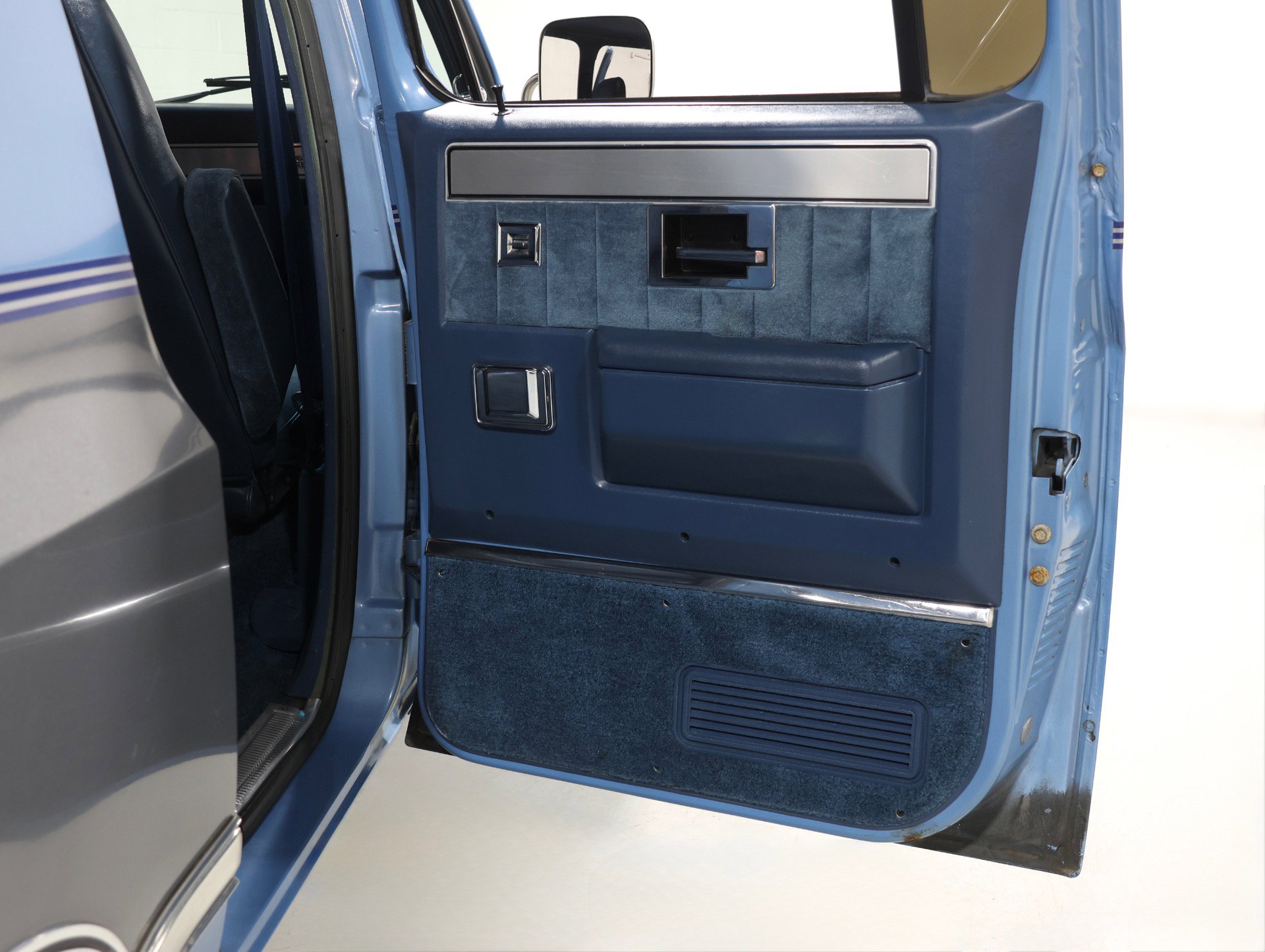 Used 1987 GMC Suburban 2WD image 71