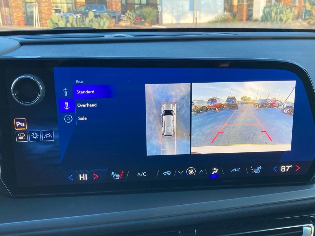 Used 2024 Chevrolet Traverse LT w/ Midnight/Sport Edition image 23