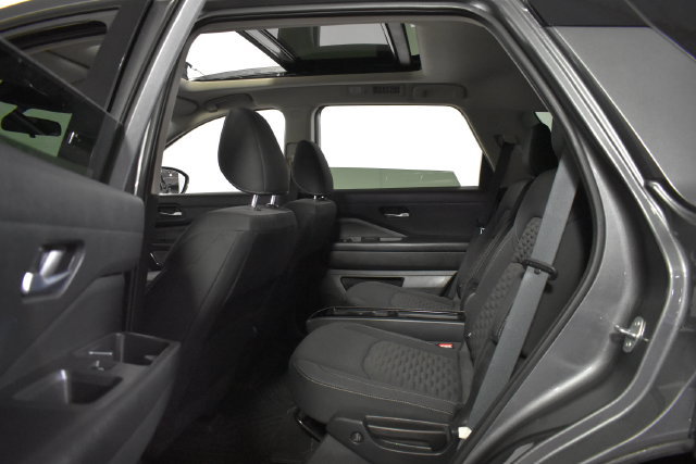 Used 2022 Nissan Pathfinder SV w/ SV Premium Package AWD/4WD image 29