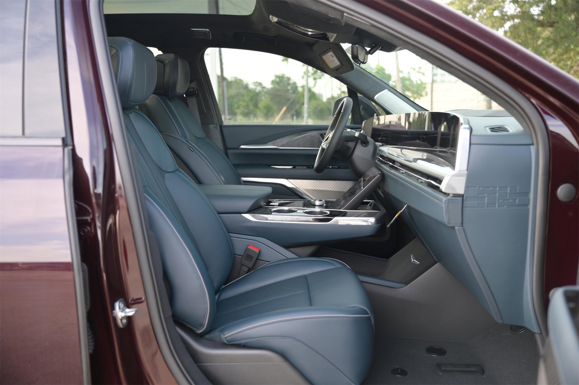 New 2025 Cadillac Escalade IQ Luxury 2 image 25