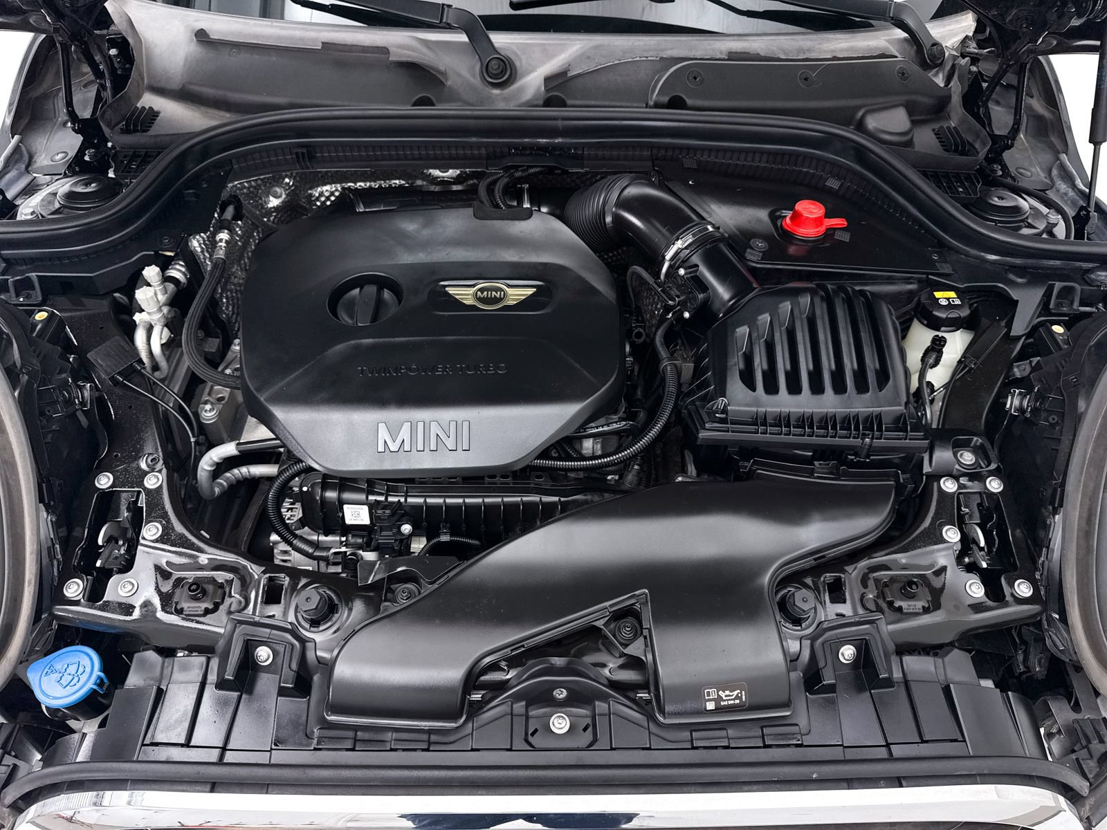 Used 2017 MINI Cooper 4-Door Hardtop FWD image 8