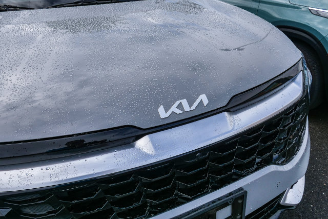 Certified 2023 Kia Sportage SX FWD image 3