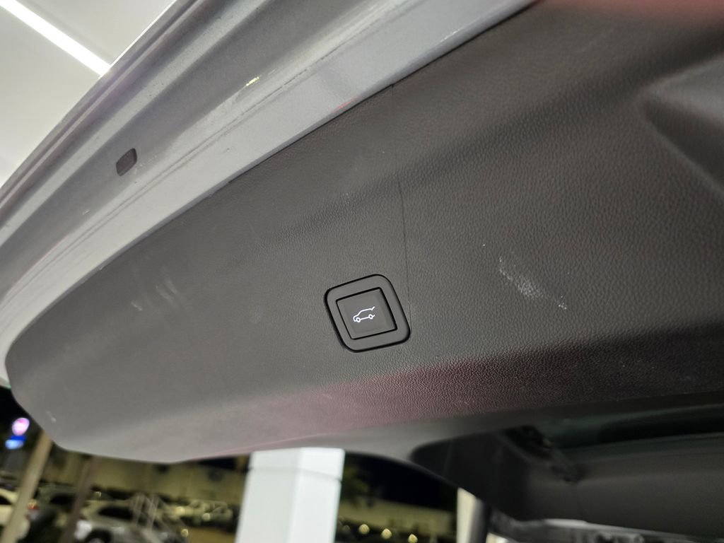 Used 2024 Chevrolet Suburban LT RWD image 44