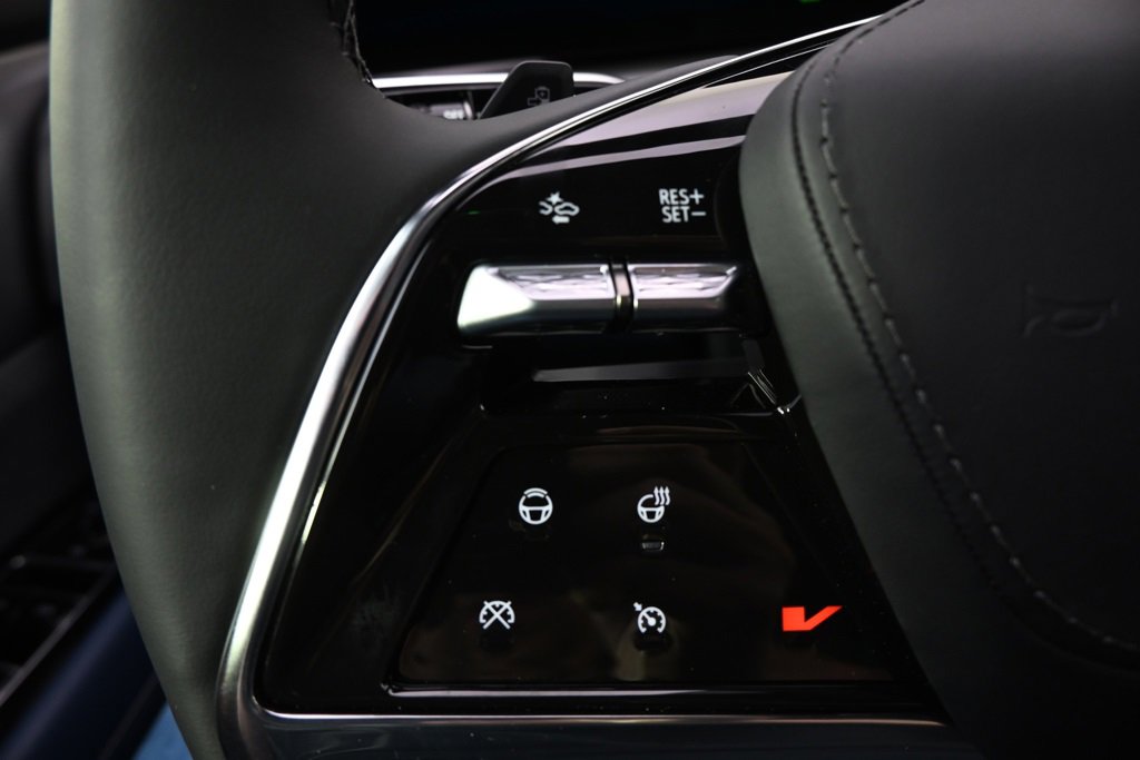 New 2026 Cadillac Vistiq Premium Luxury w/ LPO, Floor Liner Package image 32