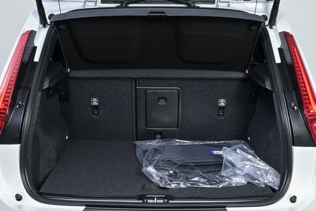 New 2026 Volvo XC40 B5 Core AWD/4WD image 29