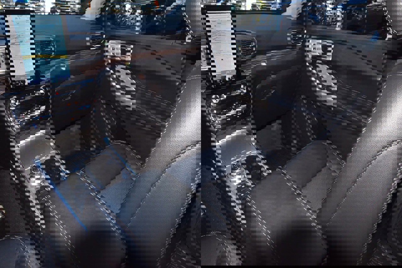 Used 2022 Ford Explorer Limited w/ Limited Technology Package image 18