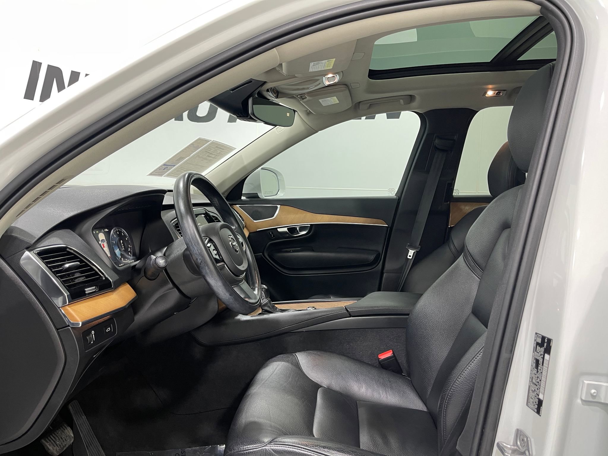 Used 2021 Volvo XC90 T6 Momentum w/ Advanced Package AWD/4WD image 14