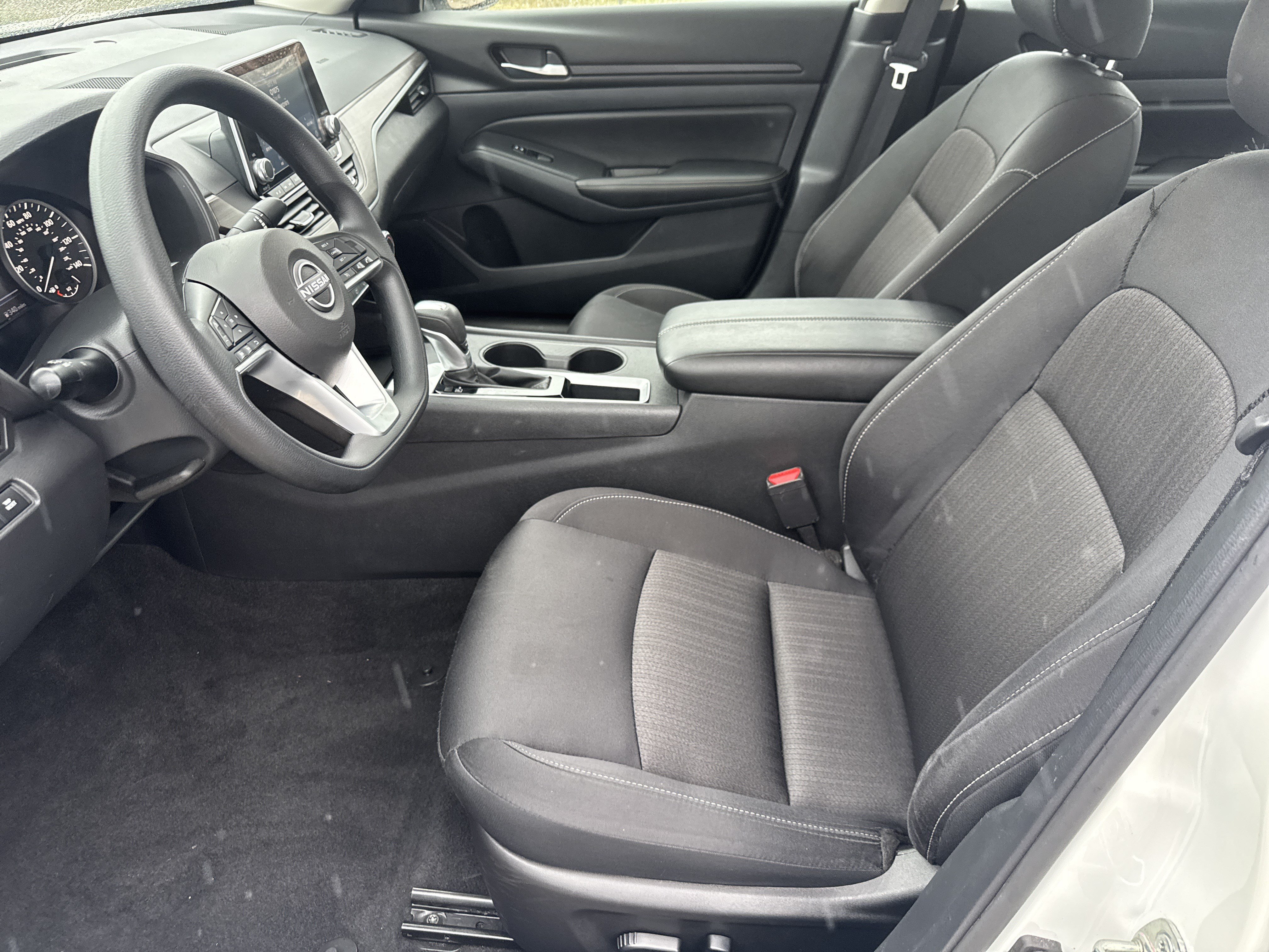 Used 2025 Nissan Altima 2.5 SV FWD image 5