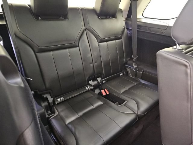 Used 2018 Land Rover Discovery SE AWD/4WD image 36